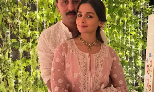 Alia Bhatt and Ranbir Kapoor Celebrate Diwali with Family And Friends