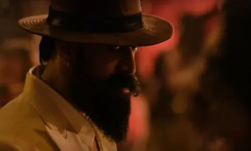 టాక్సిక్ డైరెక్ట‌ర్ మారారా?