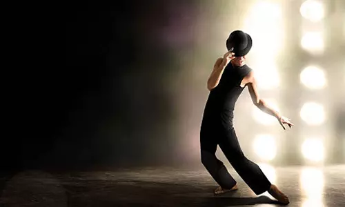 సినిమాల్లో బ్యాక్ గ్రౌండ్ డ్యాన్స‌ర్ ఆస్తి 157కోట్లు!