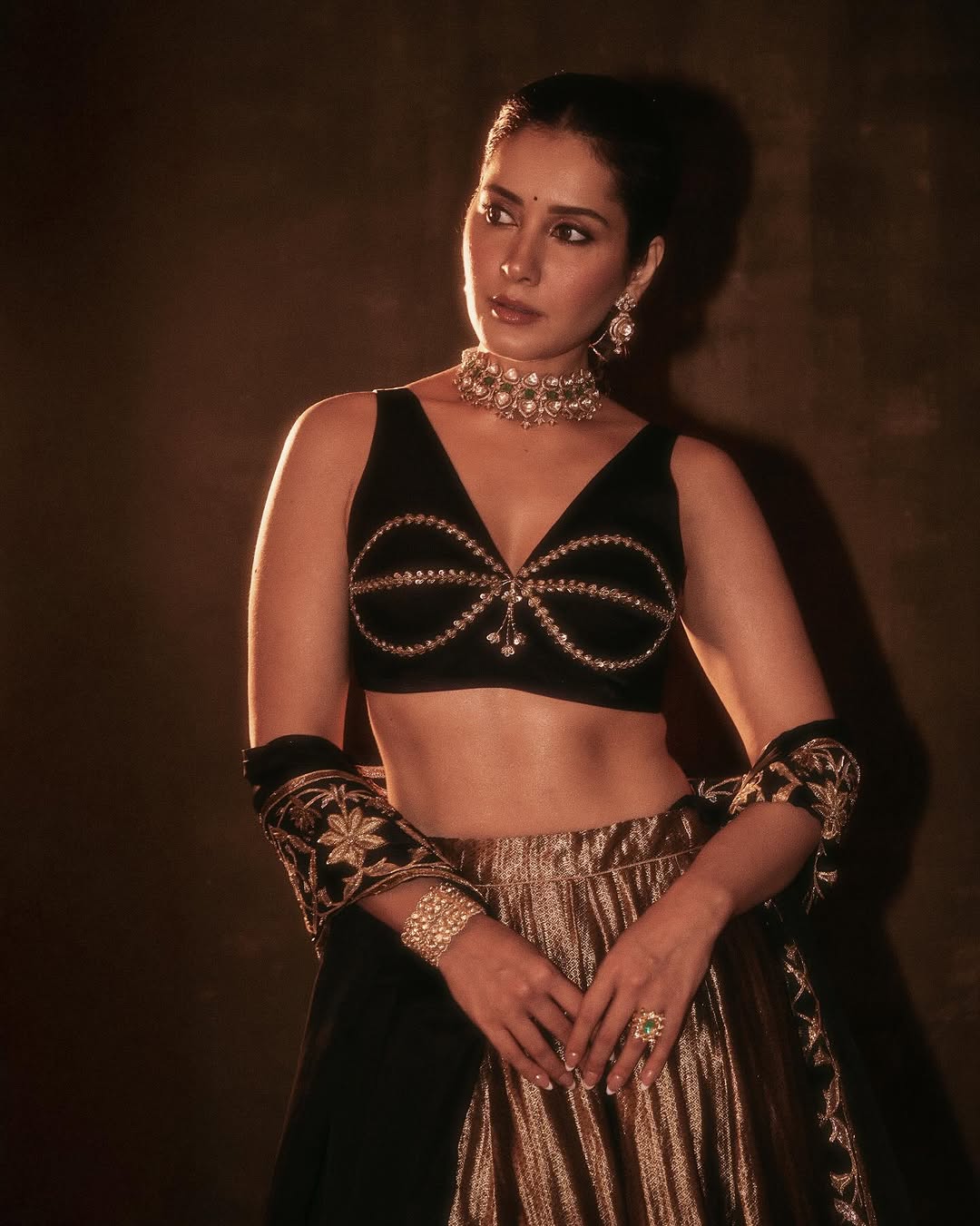 Raashii Khanna Shines in Black Ensemble for Diwali 2025
