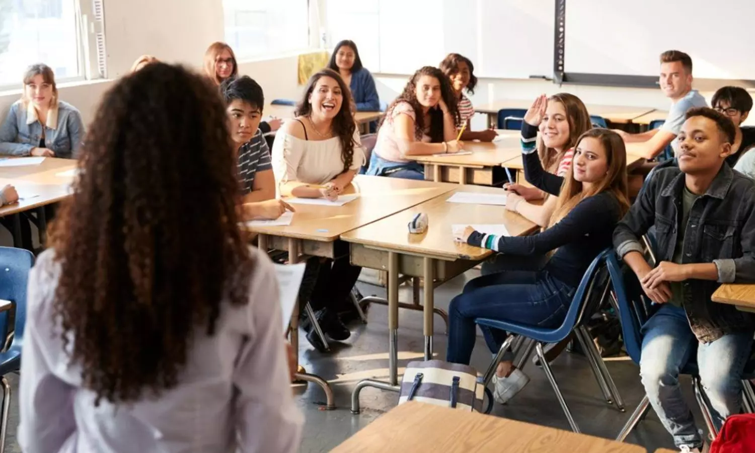 అమెరికాలో భారతీయ విద్యార్థులకు షాక్లు: రద్దు అవుతున్న జాబ్ ఆఫర్ లెటర్లు! అమెరికాలో భారతీయ విద్యార్థులకు షాక్లు: రద్దు అవుతున్న జాబ్ ఆఫర్ లెటర్లు!