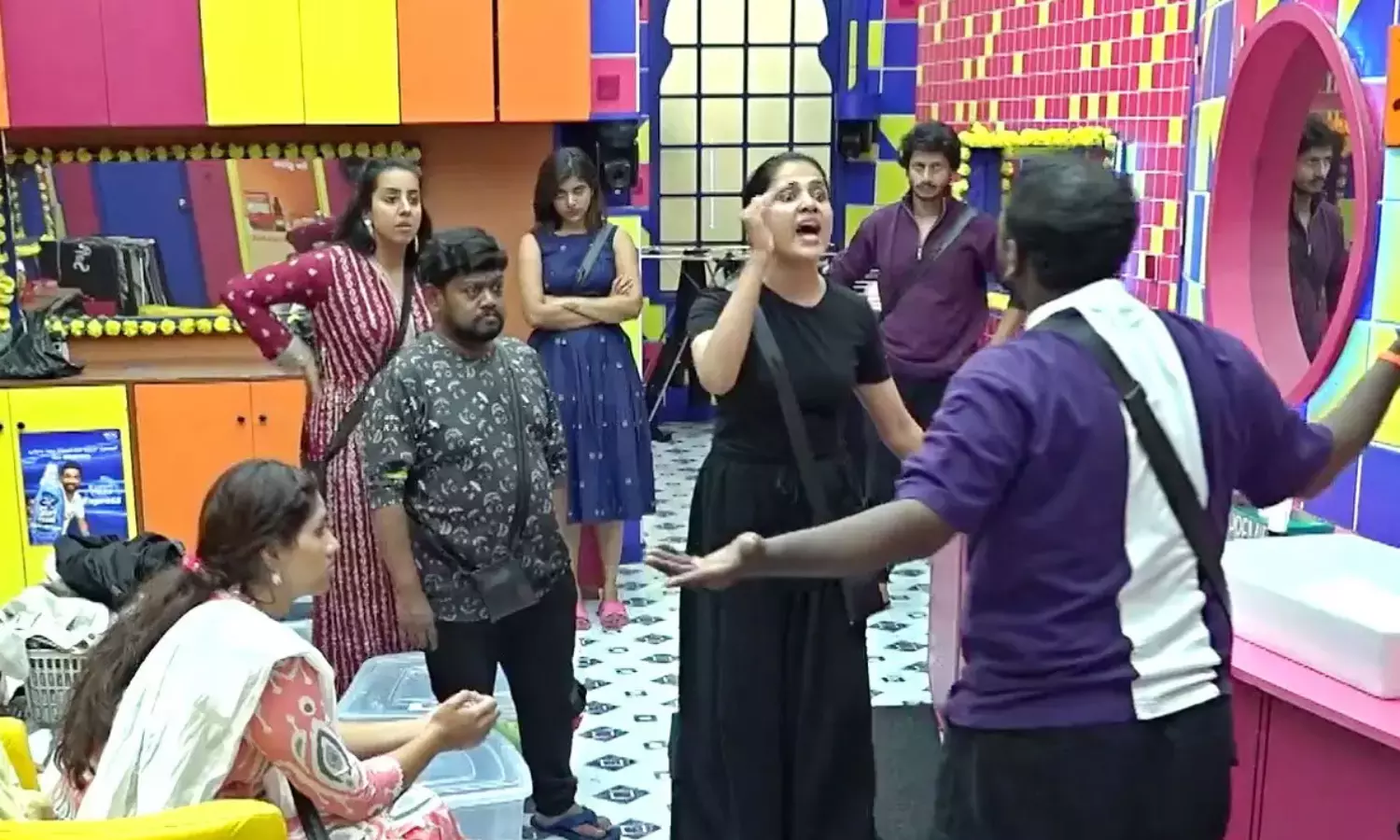 బిగ్ బాస్ 9.. సేఫ్ గేమ్ ముసుగులో ఆ కంటెస్టెంట్..?