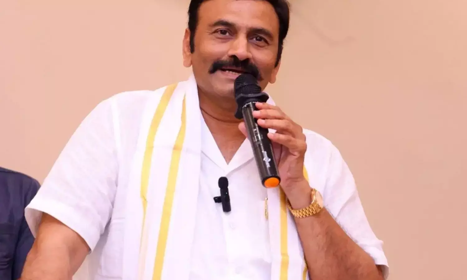 పవన్ టార్గెట్...రాజు గారి సర్టిఫికేట్ ! పవన్ టార్గెట్...రాజు గారి సర్టిఫికేట్ !