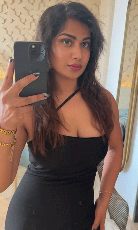 Inaya Sultana dumb selfie of the day