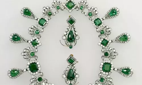 షాకింగ్... లౌవ్రే మ్యూజియంలో చోరీ ఎన్ని వందల కోట్లో తెలుసా? షాకింగ్... లౌవ్రే మ్యూజియంలో చోరీ ఎన్ని వందల కోట్లో తెలుసా?