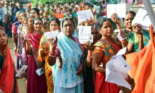 మహిళలకు నెలకు 30 వేలు...ఆర్జేడీ ట్రంప్ కార్డు !