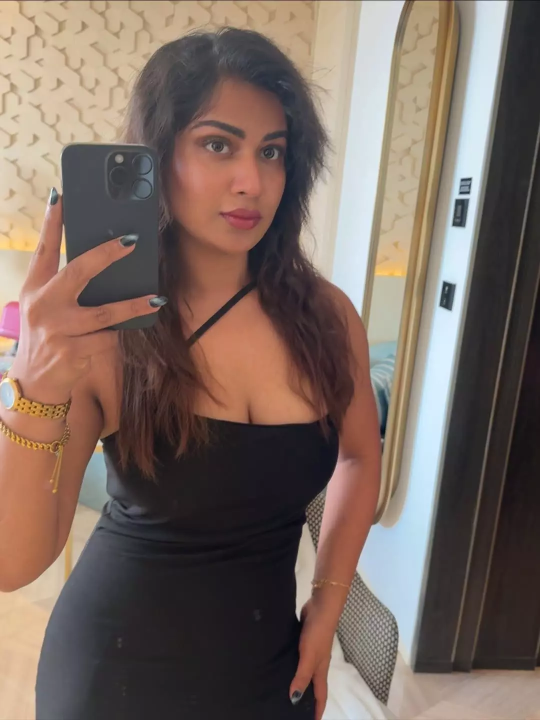 Inaya Sultana dumb selfie of the day Inaya Sultana dumb selfie of the day