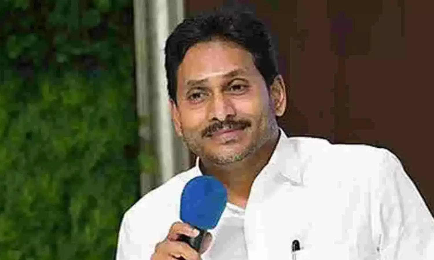 సీబీఐ నుంచి జగన్ కి మూడు సార్లు ఫోన్లు...ఆ తరువాత ? సీబీఐ నుంచి జగన్ కి మూడు సార్లు ఫోన్లు...ఆ తరువాత ?