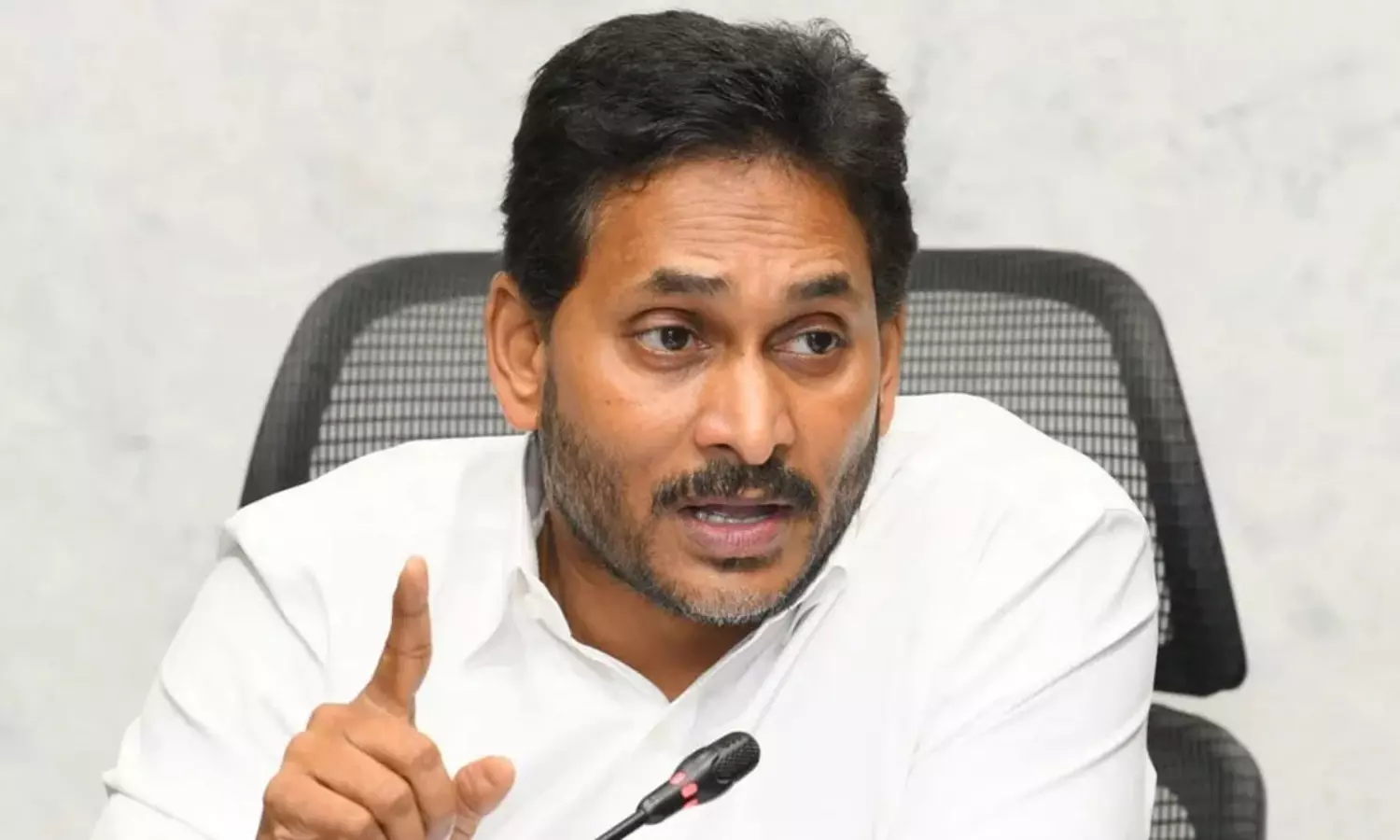 చంద్రబాబు పై నిప్పులు, అయ్యన్నపై సెటైర్లు... జగన్ సంచలన వ్యాఖ్యలు! చంద్రబాబు పై నిప్పులు, అయ్యన్నపై సెటైర్లు... జగన్ సంచలన వ్యాఖ్యలు!