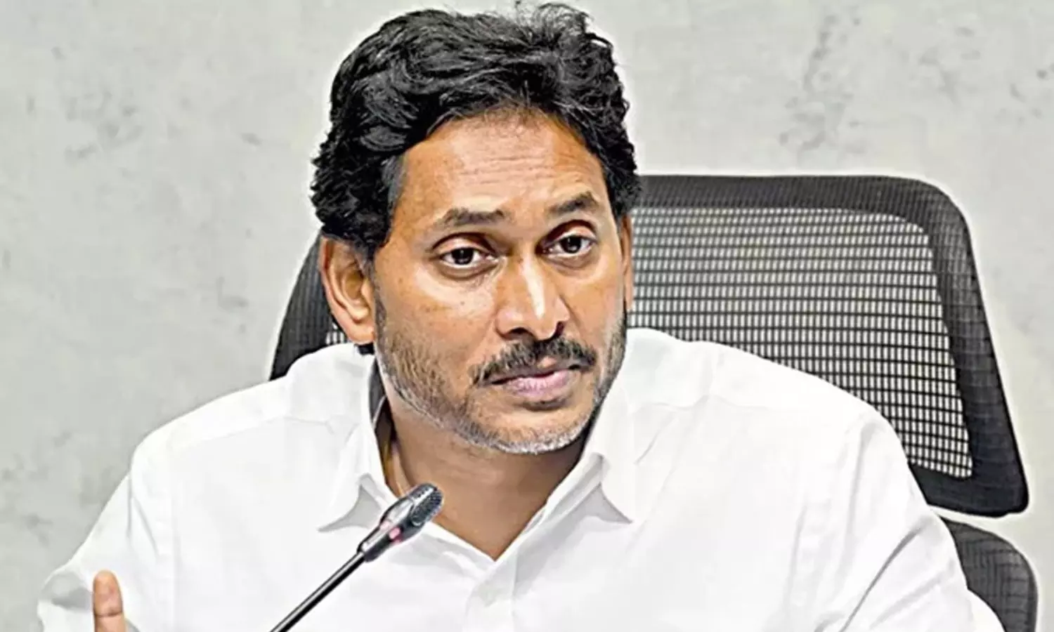 జగన్ సెల్ ఫోన్ కేసులో బిగ్ ట్విస్ట్... సీబీఐకి అలా షాకిచ్చారా..? జగన్ సెల్ ఫోన్ కేసులో బిగ్ ట్విస్ట్... సీబీఐకి అలా షాకిచ్చారా..?