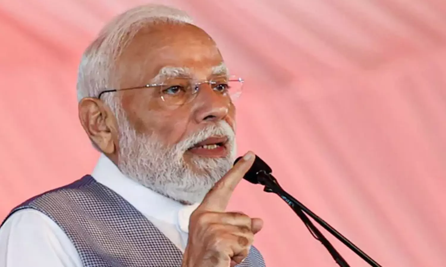 ట్రంప్ ను కలవడానికి మోడీ భయపడుతున్నాడా?