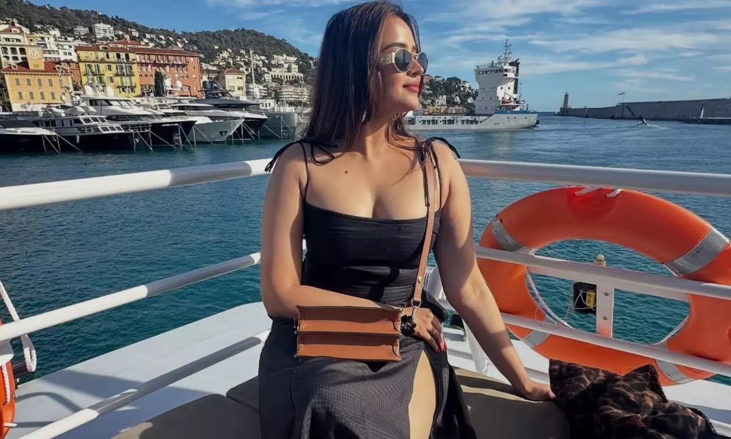 ఫ్రాన్స్ అందాలను ఆస్వాదిస్తూ.. అందాలతో ఉక్కిరిబిక్కిరి చేస్తున్న పూజిత!