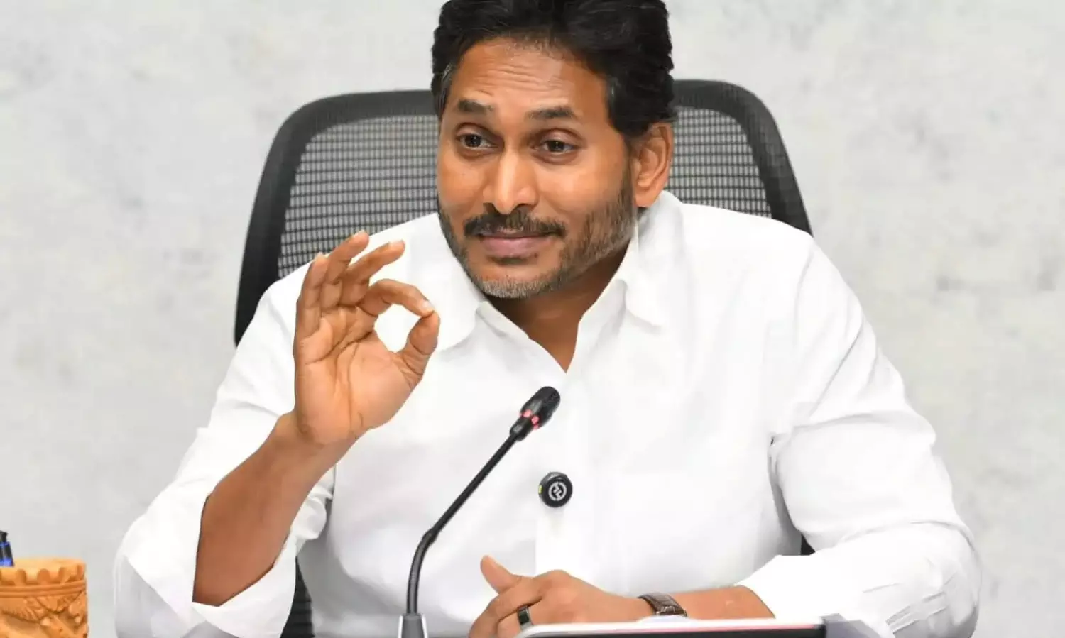 పవన్ విషయంలో జగన్ ఎందుకలా ? పవన్ విషయంలో జగన్ ఎందుకలా ?