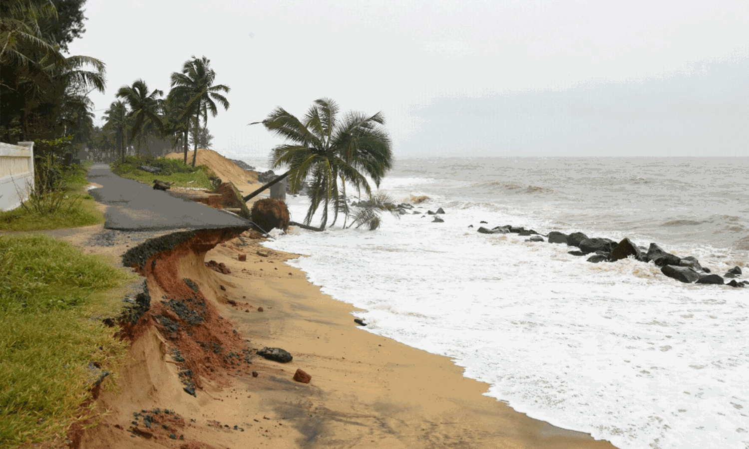 ఏపీకి అతి పెద్ద ముప్పు...అప్రమత్తం కావాల్సిందే !