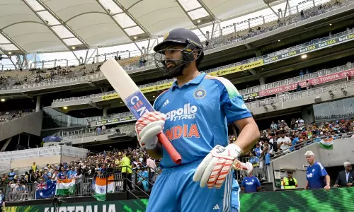 హాఫ్ సెంచ‌రీతో రోహిత్ ఆల్ రైట్.. రికార్డులు సెట్ రైట్