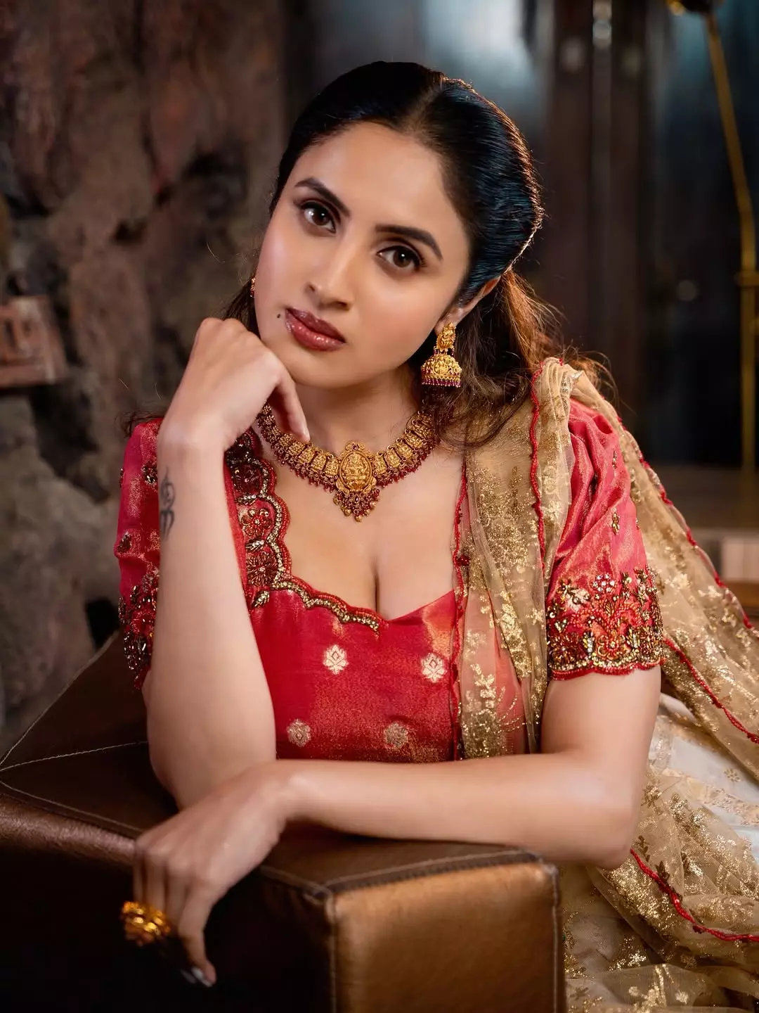 Living in the Moment Jewel: Priyanka Kholgade’s Regal Radiance 💫