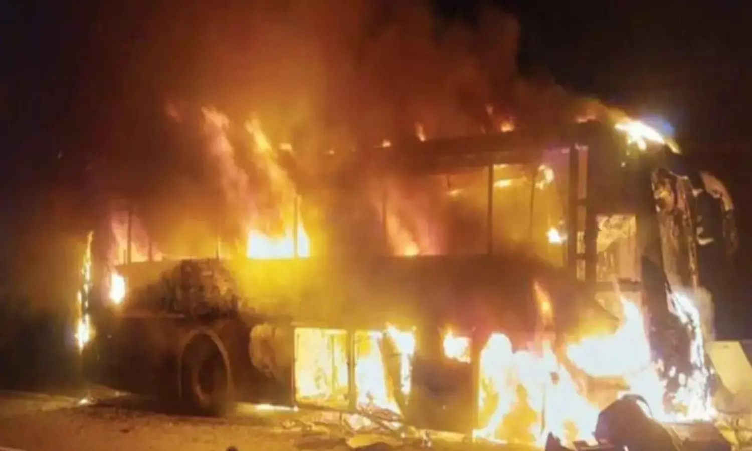 బస్సులో అస్థిపంజరాలు.. కర్నూలు ప్రమాదంలో షాకింగ్ విషయాలు! బస్సులో అస్థిపంజరాలు.. కర్నూలు ప్రమాదంలో షాకింగ్ విషయాలు!