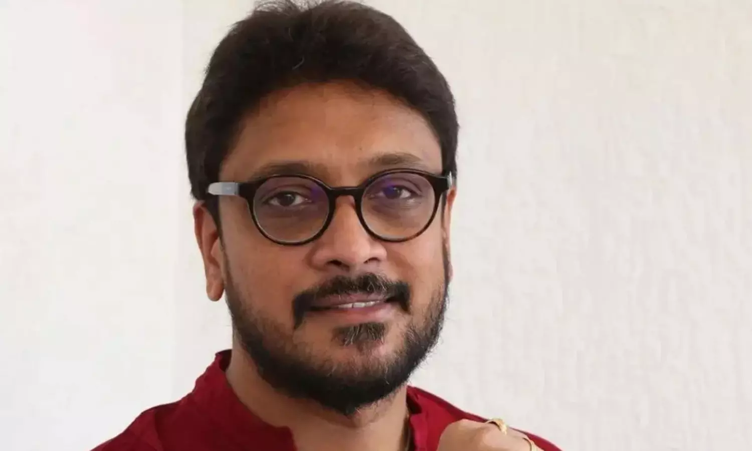 డైరెక్టర్ గా మారనున్న మరో రైటర్.. వాళ్లలానే సక్సెస్ అవుతాడా? డైరెక్టర్ గా మారనున్న మరో రైటర్.. వాళ్లలానే సక్సెస్ అవుతాడా?