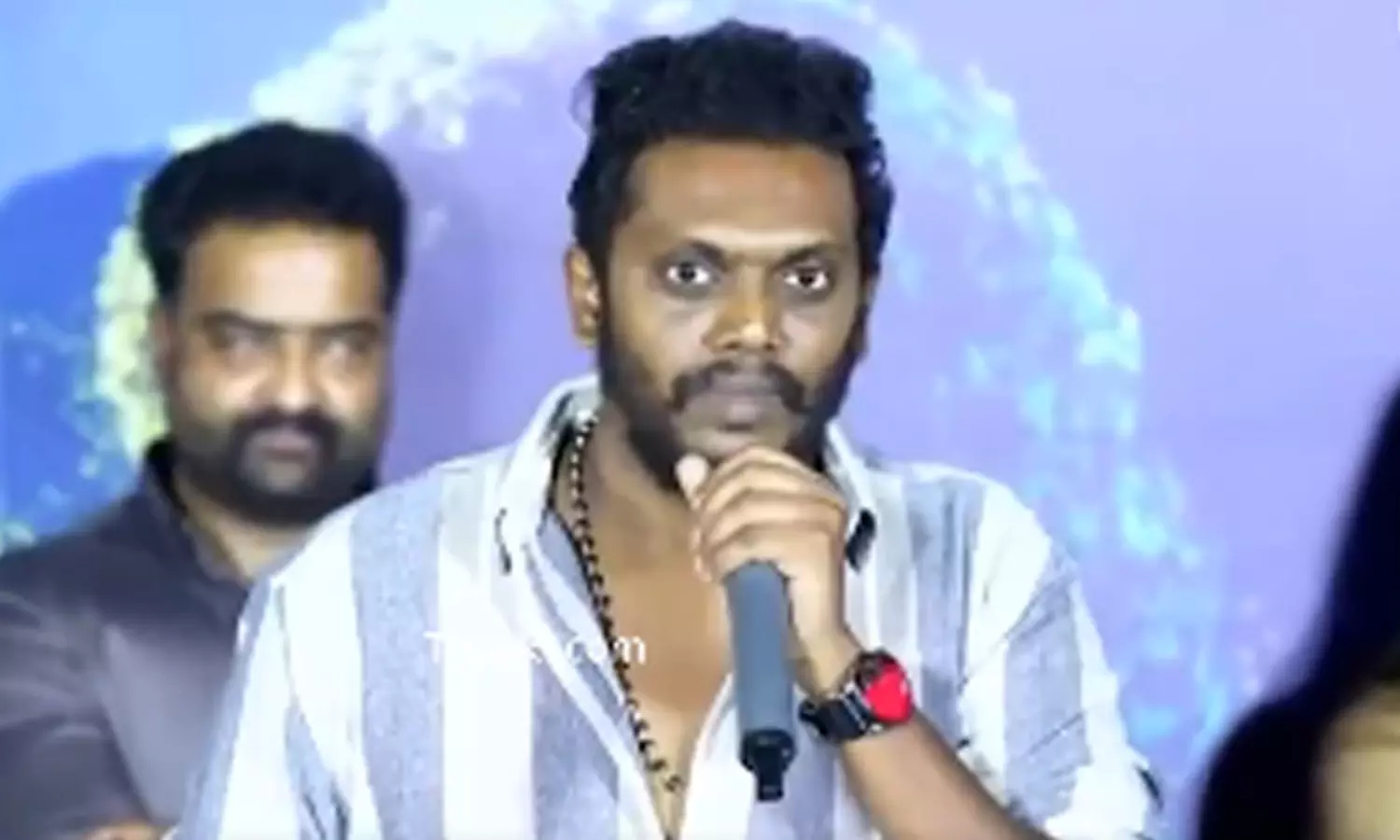 విలన్ సరోజ్ తో గొడవలపై డైరెక్టర్ క్లారిటీ.. అందుకే రూమర్స్ వచ్చాయంటూ!