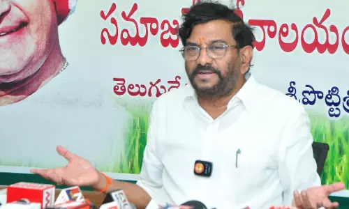 డ్రాయర్ల కంపెనీ - డేటా కంపెనీ... జగన్ పై మంత్రులు ఫైర్!