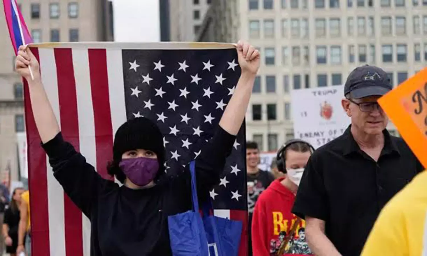 పన్నులు, రాజకీయాలు.. పౌరసత్వం వదిలేస్తున్న అమెరికన్లు!