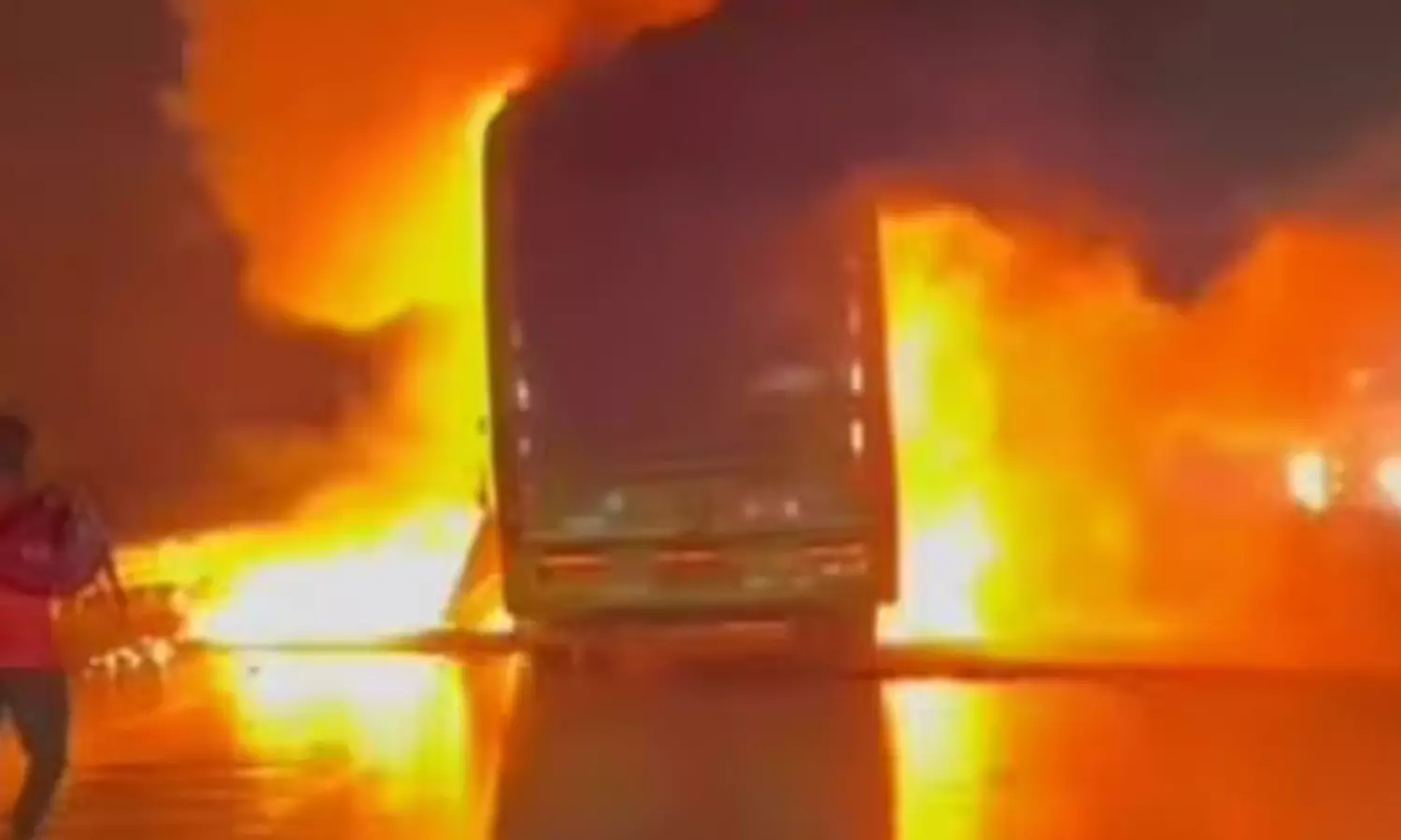 క‌ర్నూలు విషాదం: ఒక్క‌డి కోసం ఆలోచించి... 19 మంది ప్రాణాలు హ‌రించి!