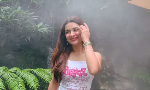 Avneet Kaurs Thailand Throwback Strikes a Chord With Fans