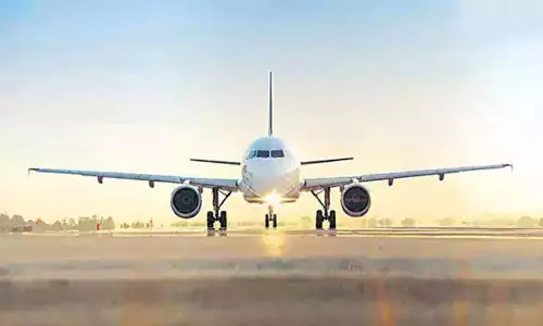 ఇంటి పేరు లేదని విమానం ఎక్కించలేదు… చివరికి ఎయిర్‌లైన్‌కి జరిమానా!