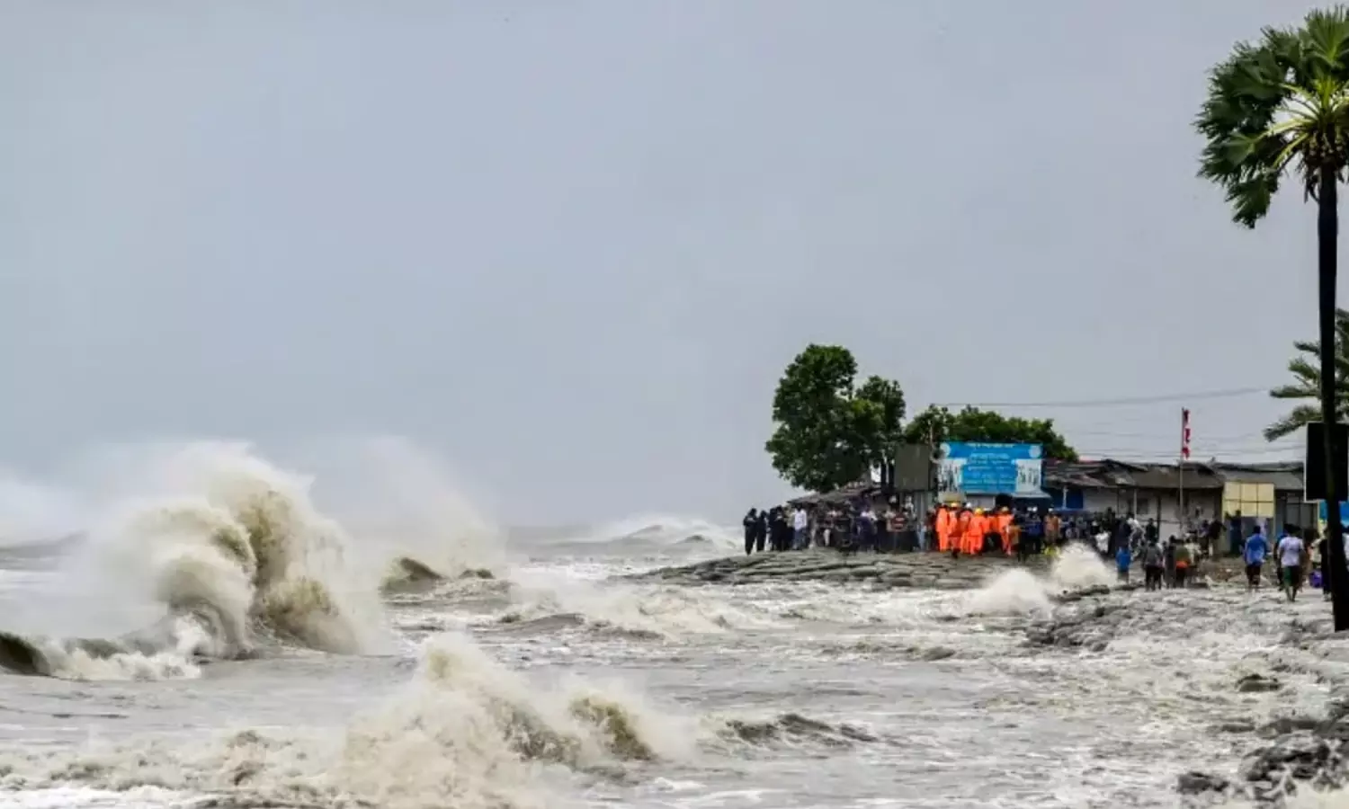 మొంథా తుపాను ఏపీని ఏం చేయనుంది?