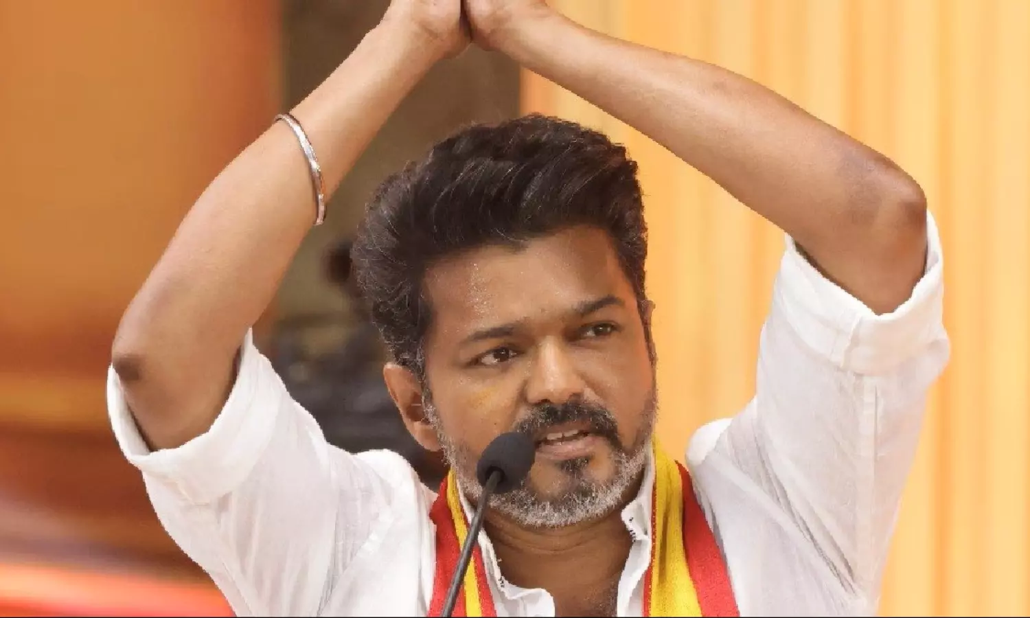 కరూర్ బాధితులను కలవనున్న విజయ్.. డిఫరెంట్ గా ప్లాన్ చేశారు! కరూర్ బాధితులను కలవనున్న విజయ్.. డిఫరెంట్ గా ప్లాన్ చేశారు!