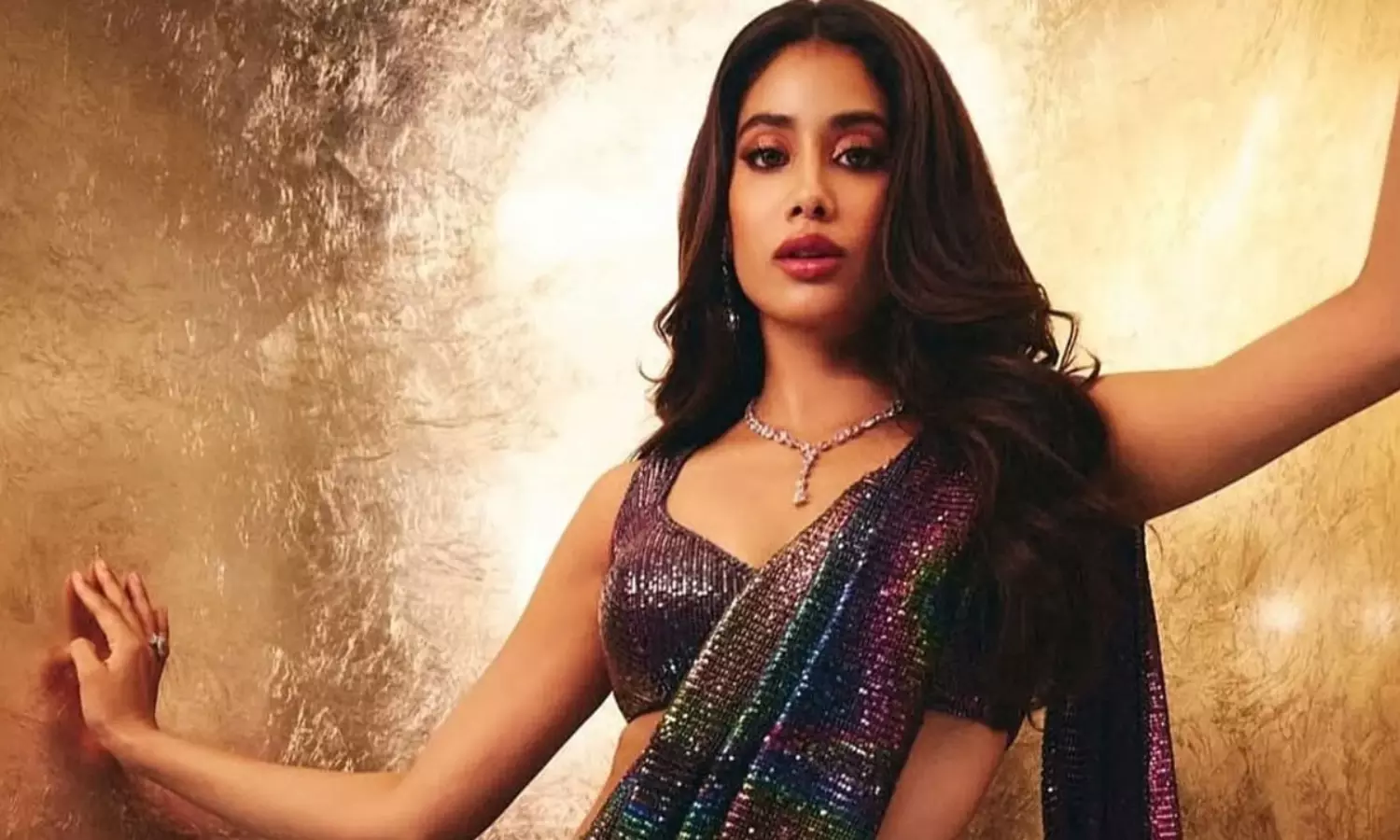 జాన్వీపై పెరుగుతున్న ట్రోలింగ్.. ఏమైందంటే? జాన్వీపై పెరుగుతున్న ట్రోలింగ్.. ఏమైందంటే?