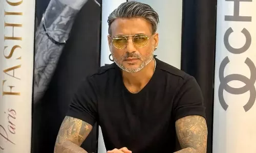 సూప‌ర్‌స్టార్ హెయిర్ క‌ట్ చేస్తూ చ‌నిపోయిన హెయిర్ డిజైన‌ర్