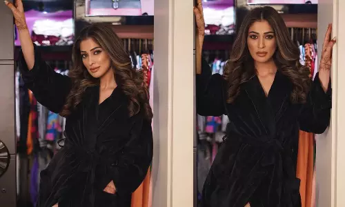 గ్లామర్ లుక్ తో కట్టిపడేస్తున్న లక్ష్మీరాయ్..