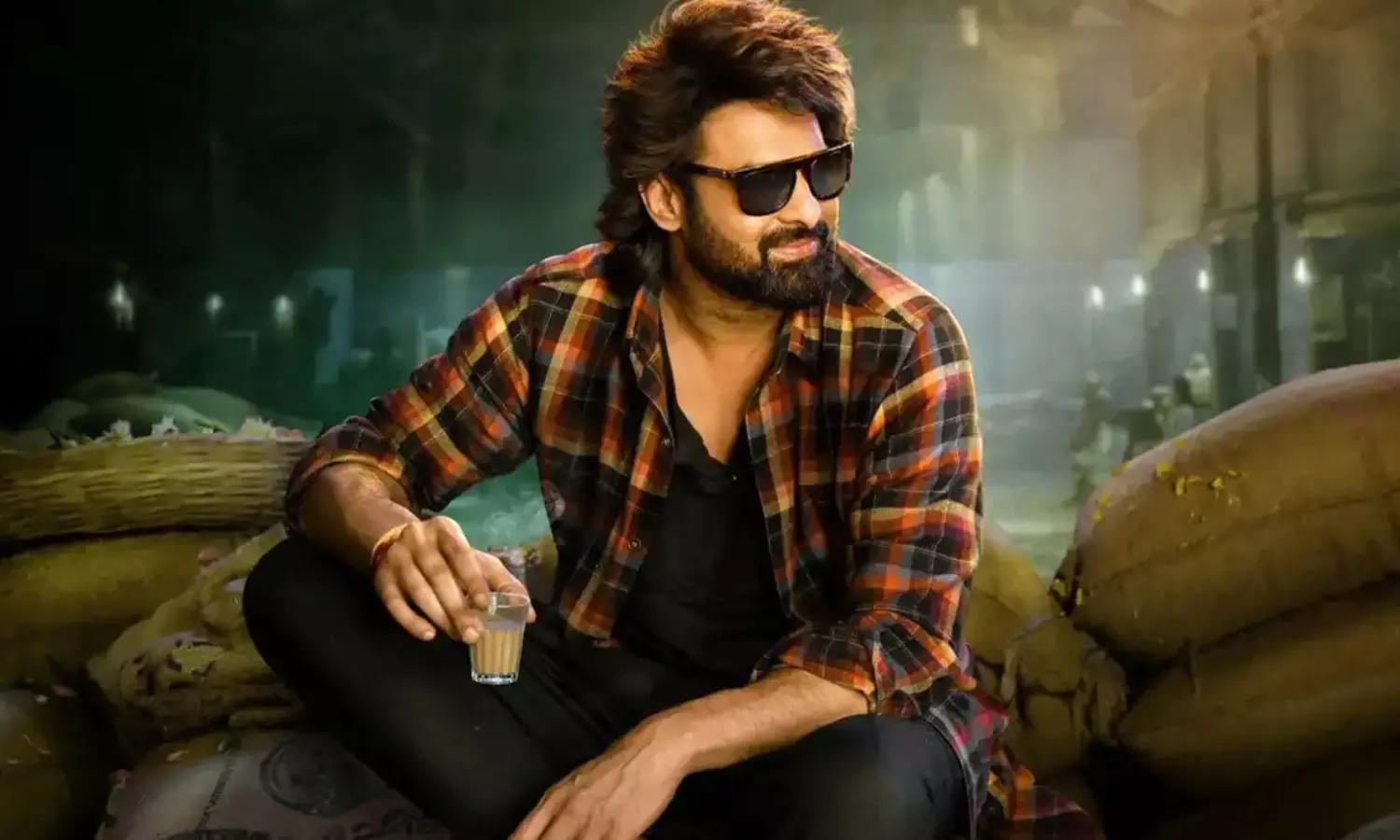 ప్రభాస్ ఇమేజ్ ఎఫెక్ట్.. రాజా సాబ్ కోసం మారుతి మరో ప్లాన్! ప్రభాస్ ఇమేజ్ ఎఫెక్ట్.. రాజా సాబ్ కోసం మారుతి మరో ప్లాన్!