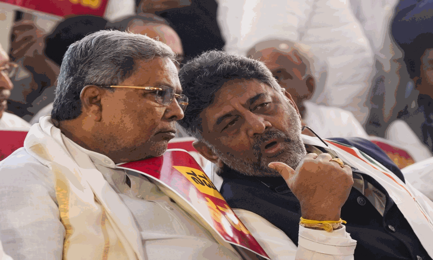 కర్ణాటకలో అధికార బదిలీకి రంగం సిద్ధం.. సిద్ధూతో సహా సీనియర్లు ఔట్!!