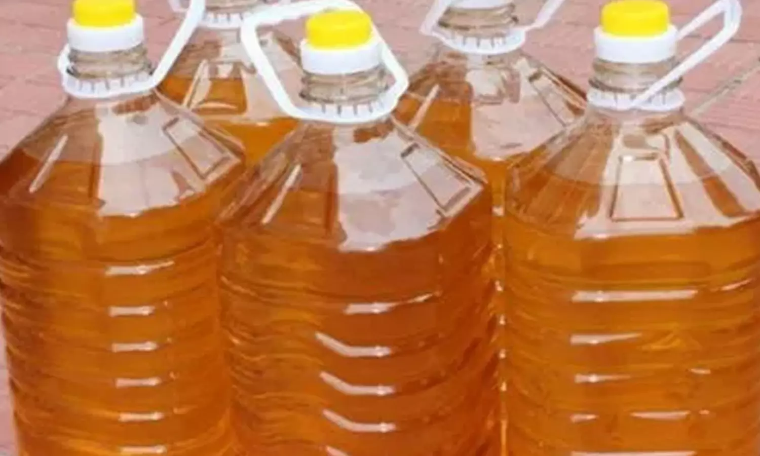 వాడేసిన నూనె లీటరు రూ.65 కొంటారు.. ఎవరు? ఏం చేస్తారు?