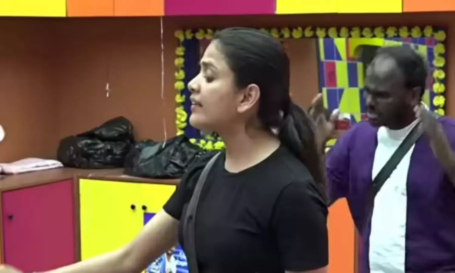 ఆమెను దగ్గరుండి గెలిచిపించే పనిలో ఇమ్మాన్యుయెల్..?