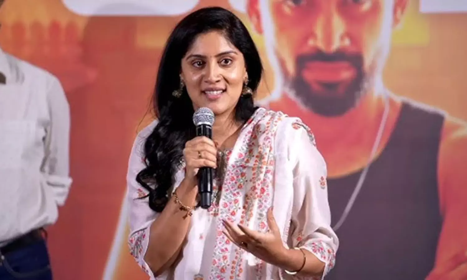 ధన్య బాలకృష్ణన్ ఇంటిమేట్ సీన్స్! ధన్య బాలకృష్ణన్ ఇంటిమేట్ సీన్స్!