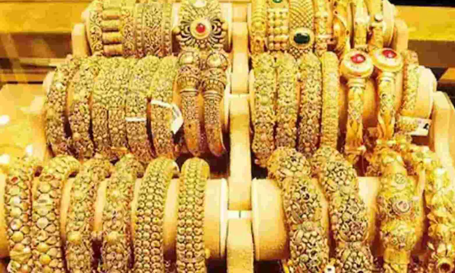 భారీగా దిగివస్తున్న బంగారం ధరలు.. 22 క్యారెట్ల గోల్డ్ ఎంతంటే?