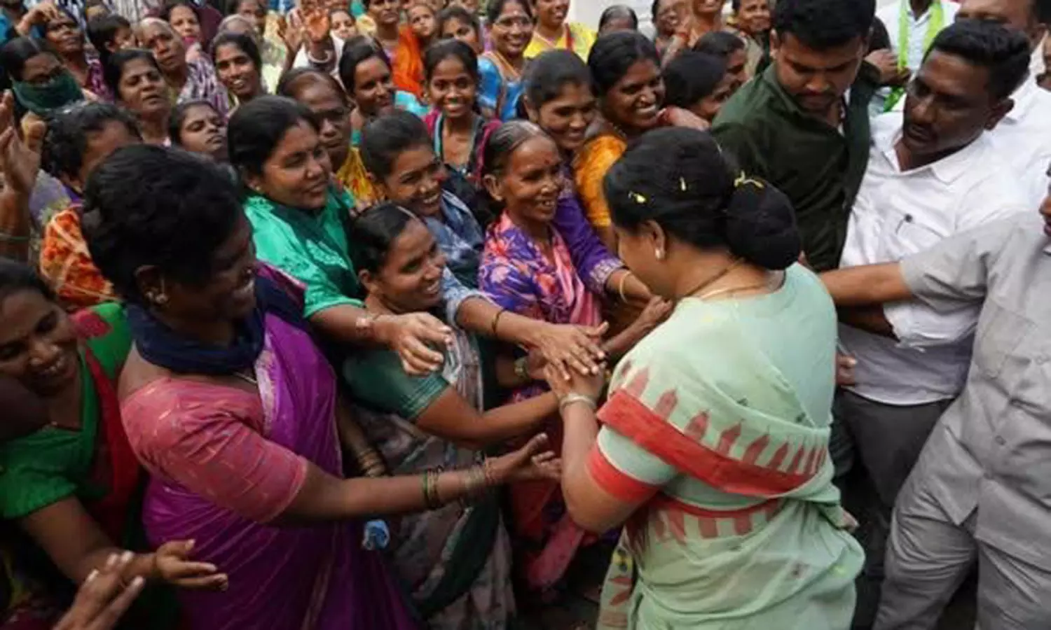 కవిత.. సరి‘కొత్త’ రాజకీయం కవిత.. సరి‘కొత్త’ రాజకీయం