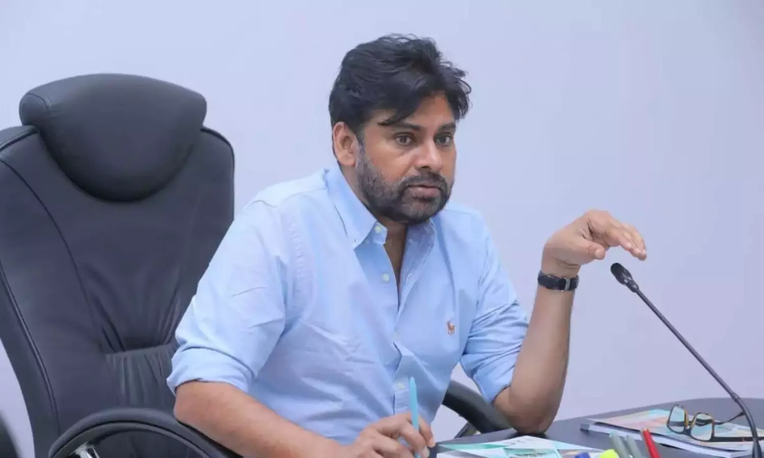 కాకినాడ గడప వద్ద మొంథా....పవన్ దిశా నిర్దేశం కాకినాడ గడప వద్ద మొంథా....పవన్ దిశా నిర్దేశం