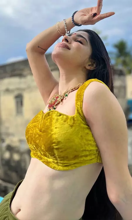 Divya Bharathi Blends Modern Style And Traditional Grace