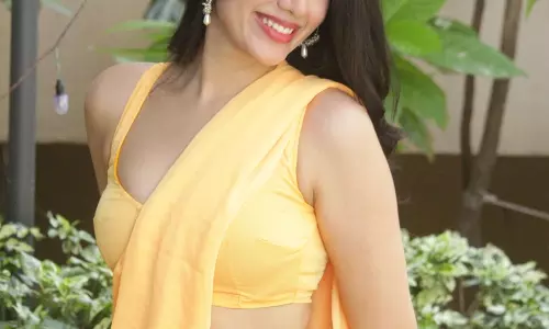 Aarti Chikara Grace in Yellow Saree