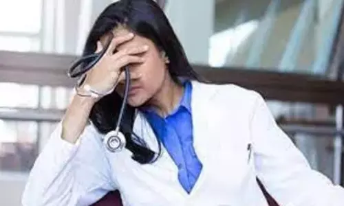 చెంబు పేరు చెప్పి కోటిన్నర కొట్టేశారు..  మోసపోయిన డాక్టరమ్మ!