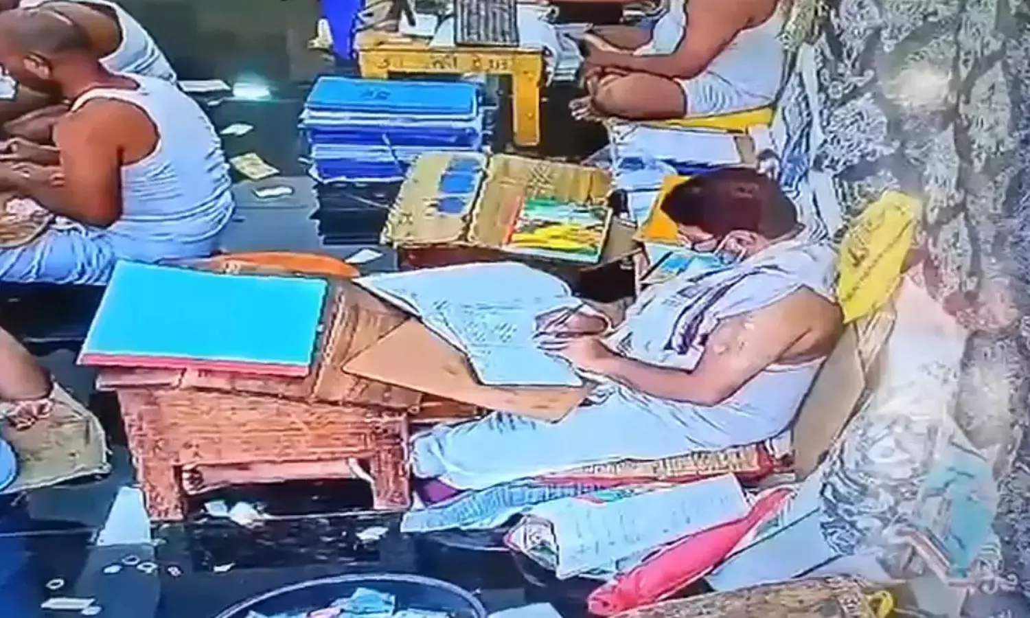 పరకామణి లెక్క తేల్చేస్తారా? డీజీ స్థాయి అధికారితో ప్రత్యేక దర్యాప్తు పరకామణి లెక్క తేల్చేస్తారా? డీజీ స్థాయి అధికారితో ప్రత్యేక దర్యాప్తు