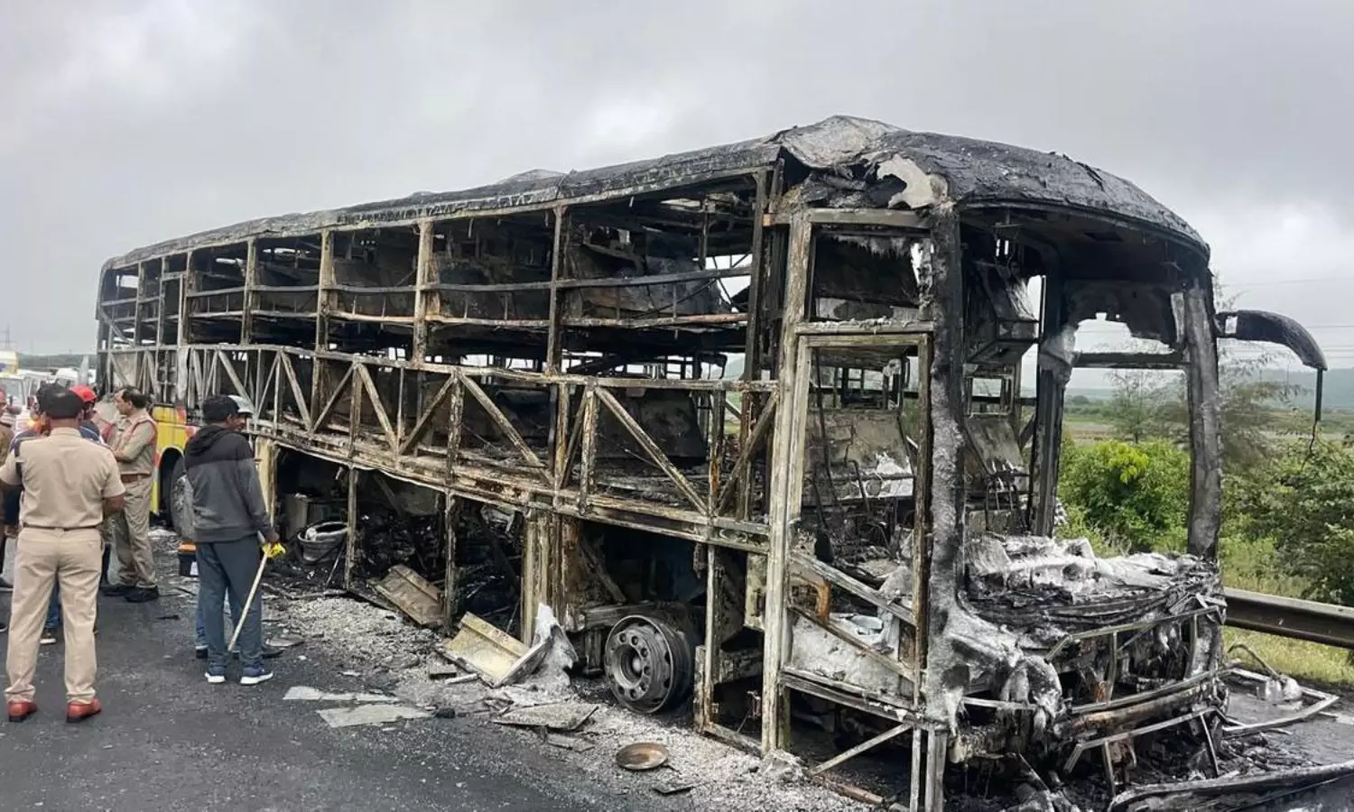 కర్నూలు ప్రమాదం: తప్పించుకున్న 19 వాహనాలు! చివరికి ఈ ఘోరం