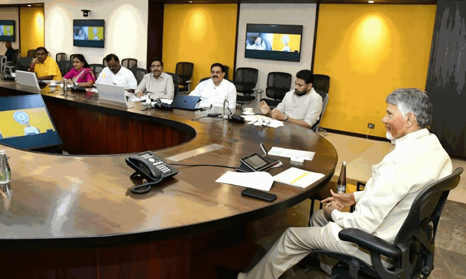 జిల్లాల పునర్విభజనపై కీలక అప్డేట్.. కొత్త జిల్లాలు, రెవెన్యూ డివిజన్లు ఇవేనా? జిల్లాల పునర్విభజనపై కీలక అప్డేట్.. కొత్త జిల్లాలు, రెవెన్యూ డివిజన్లు ఇవేనా?