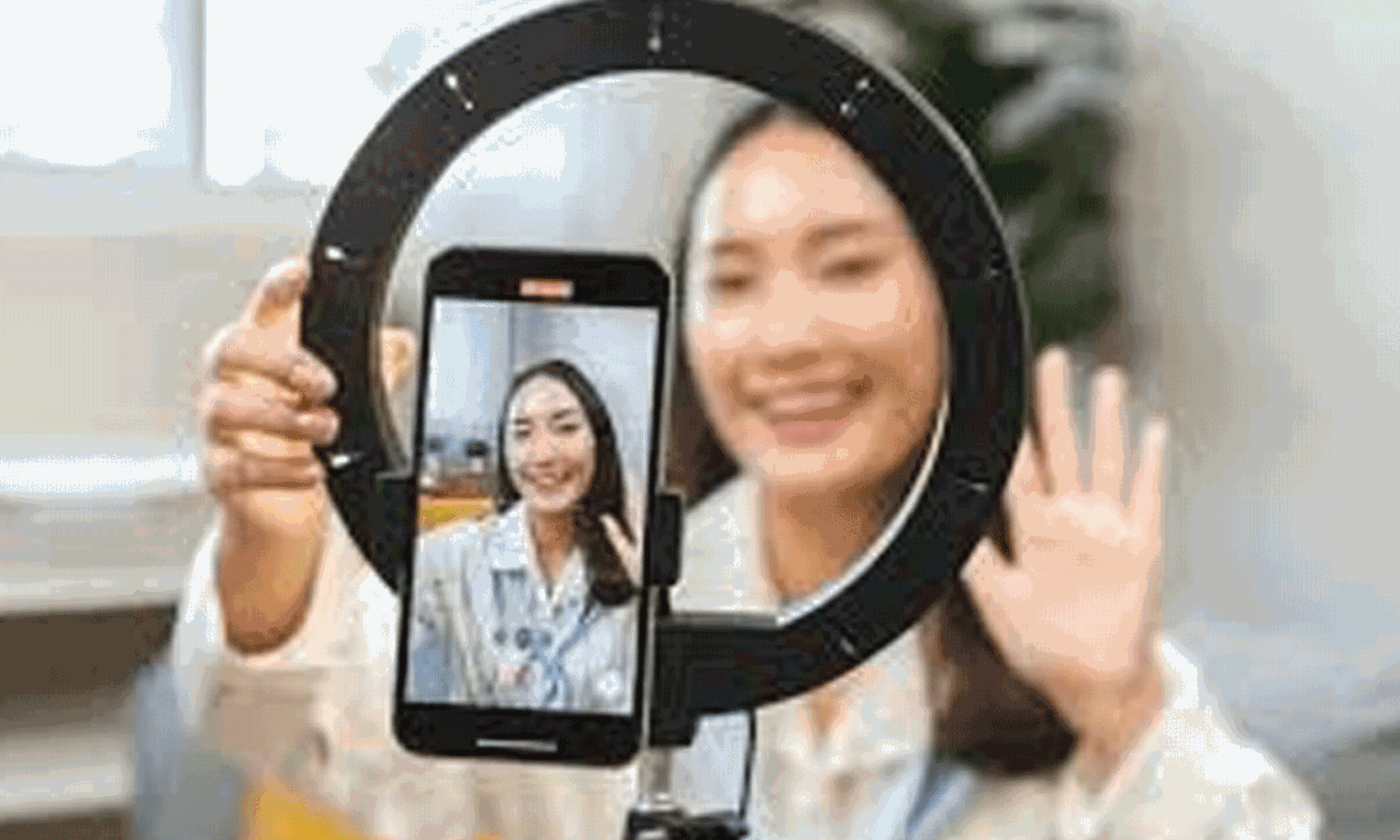 భారీ షాక్.. రీల్స్ చేయాలంటే డిగ్రీ ఉండాల్సిందేనా?