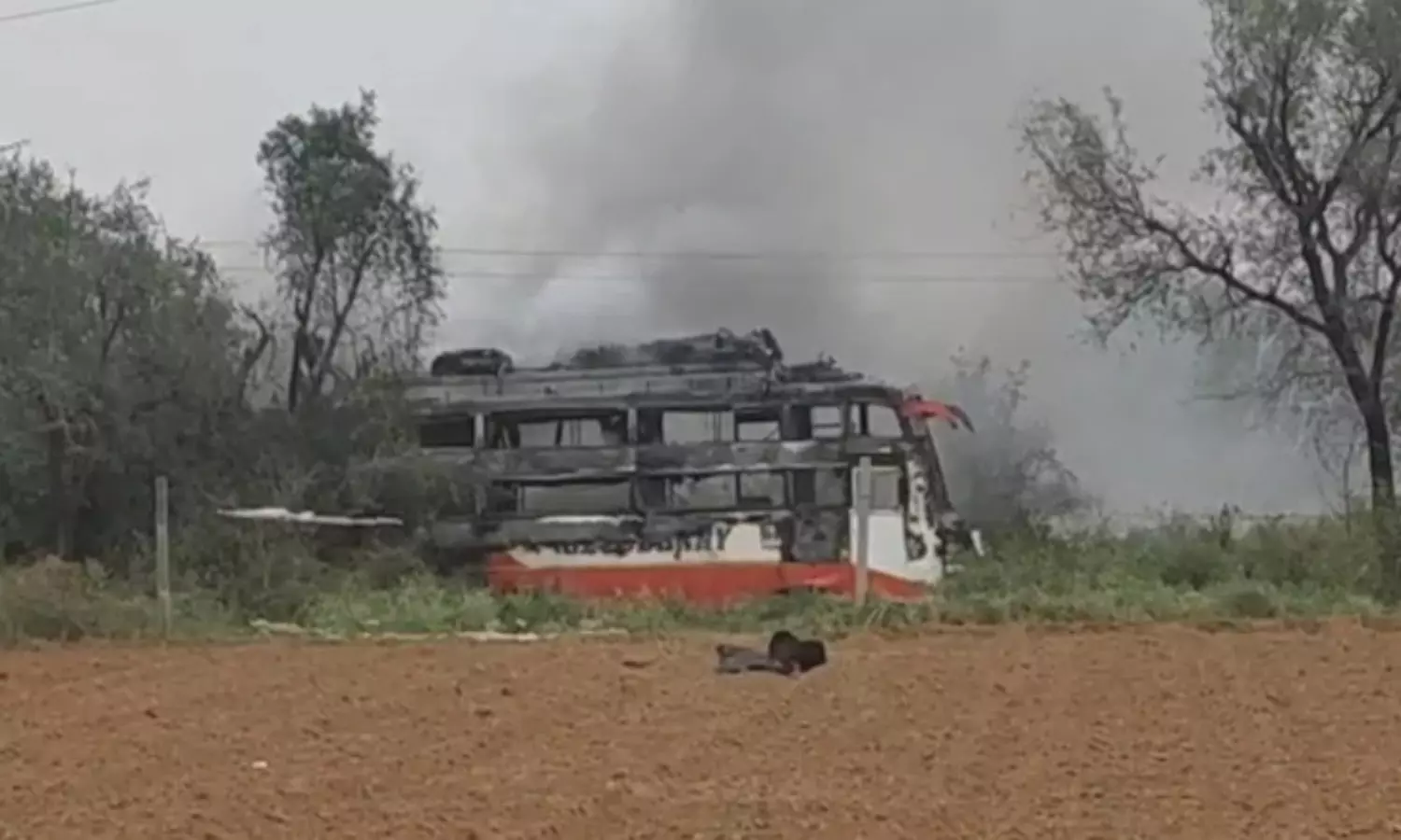 కర్నూల్ ఘటన మరువకముందే మరో బస్సు దగ్ధం.. ఎంత మంది మరణించారంటే..?