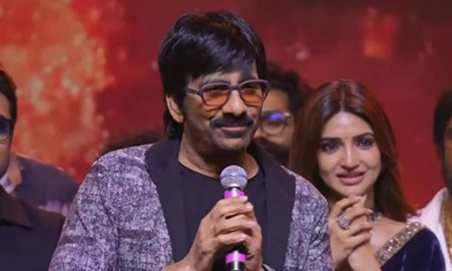 నటుడిగా మరో స్థాయికి వెళ్లాలని కోరుకుంటున్నా: రవితేజ నటుడిగా మరో స్థాయికి వెళ్లాలని కోరుకుంటున్నా: రవితేజ